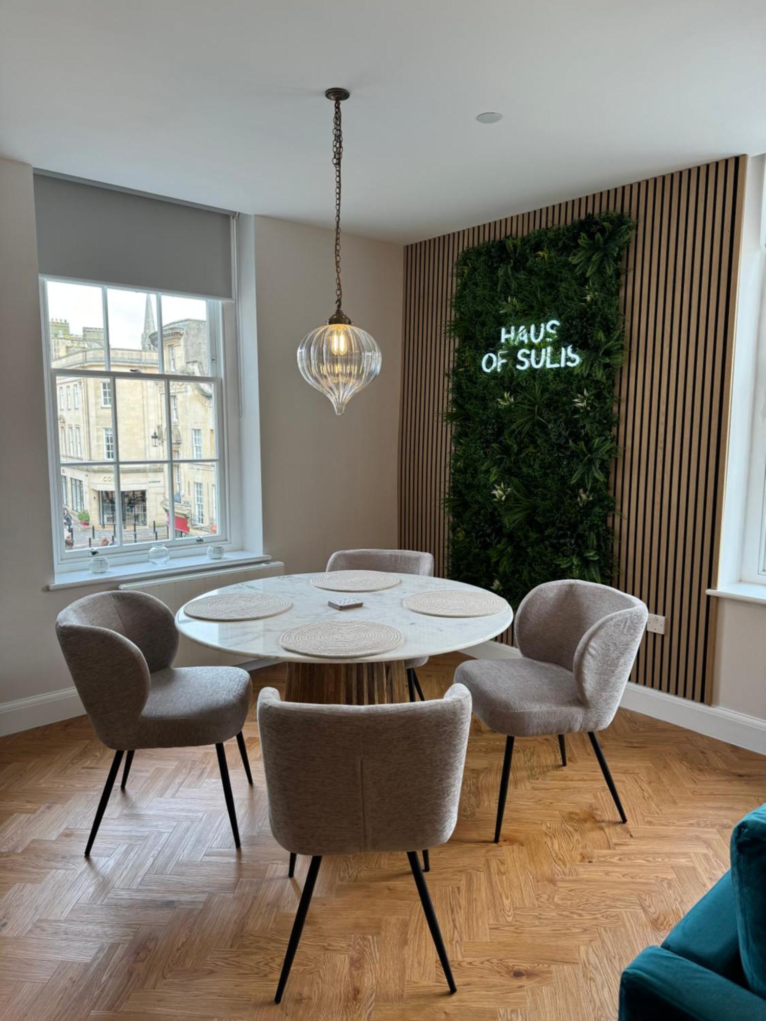 Haus Of Sulis, City Centre Apartment With Lift Access Bath Luaran gambar