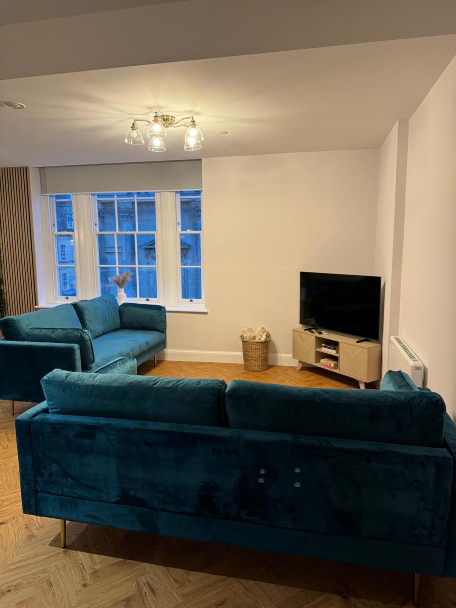 Haus Of Sulis, City Centre Apartment With Lift Access Bath Luaran gambar