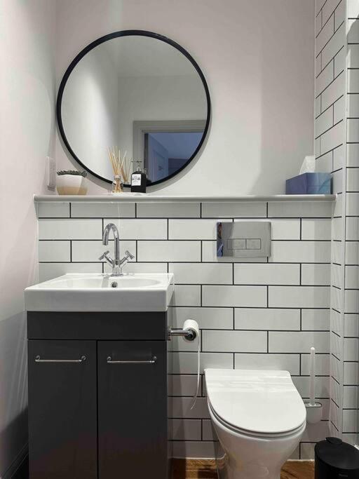Haus Of Sulis, City Centre Apartment With Lift Access Bath Luaran gambar