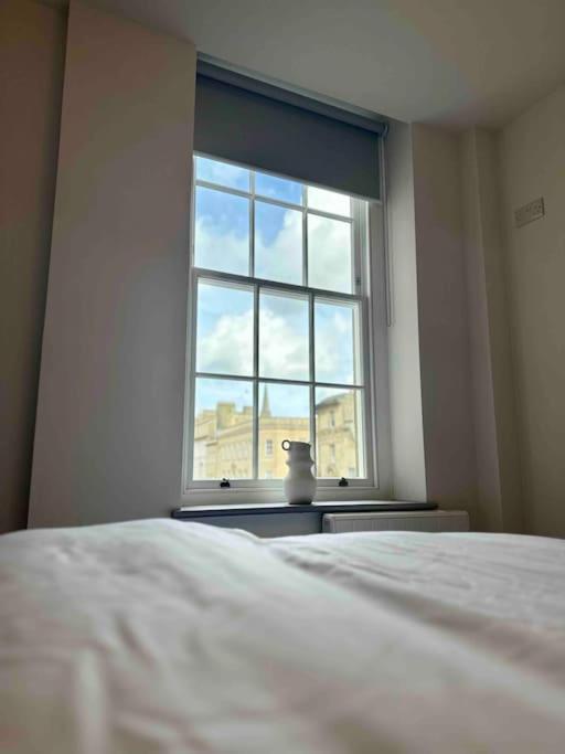 Haus Of Sulis, City Centre Apartment With Lift Access Bath Luaran gambar